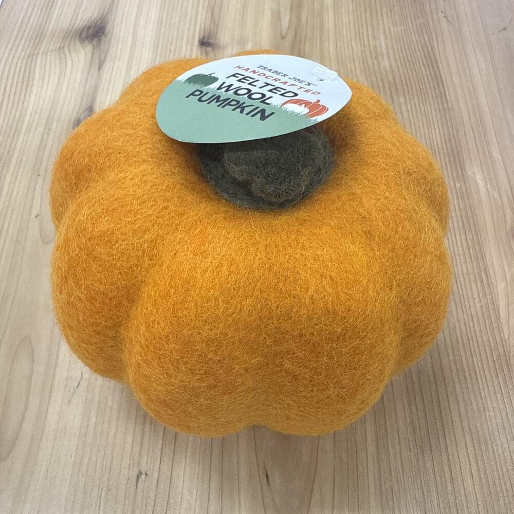 ⭐⭐⭐⭐⭐Trader Joe’s Handcrafted Felted Wool Pumpkin New with Tag LIMITED 🎃